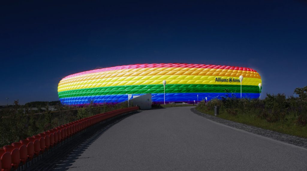 Allianz-Arena in Regenbogenfarben